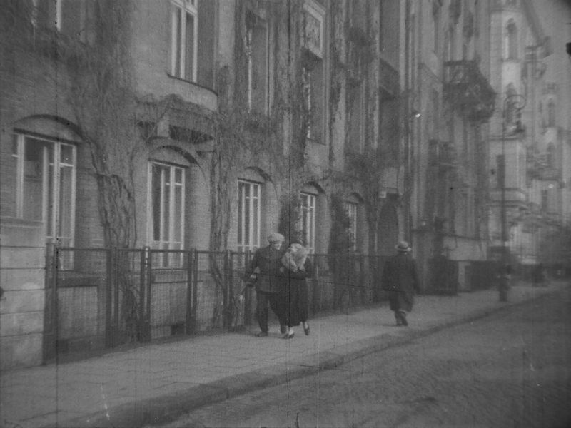 Warszawa, al. Róż 10 (Pieśniarz Warszawy)