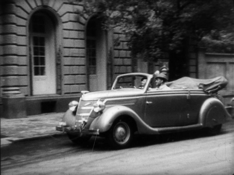 Warszawa, ul. Traugutta 6 (Áll a bál)